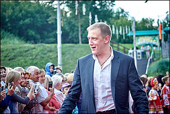 19 июль 2017 г., Барнаул   Сукачев, Котенев и Яковлева: смотрим, кто еще прошелся по красной дорожке "Шукшинского кинофестиваля"