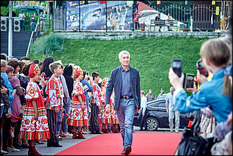 19 июль 2017 г., Барнаул   Сукачев, Котенев и Яковлева: смотрим, кто еще прошелся по красной дорожке "Шукшинского кинофестиваля"