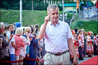 19 июль 2017 г., Барнаул   Сукачев, Котенев и Яковлева: смотрим, кто еще прошелся по красной дорожке "Шукшинского кинофестиваля"