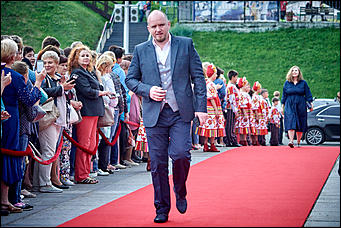 19 июль 2017 г., Барнаул   Сукачев, Котенев и Яковлева: смотрим, кто еще прошелся по красной дорожке "Шукшинского кинофестиваля"