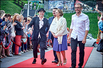 19 июль 2017 г., Барнаул   Сукачев, Котенев и Яковлева: смотрим, кто еще прошелся по красной дорожке "Шукшинского кинофестиваля"