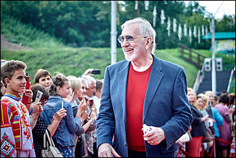 19 июль 2017 г., Барнаул   Сукачев, Котенев и Яковлева: смотрим, кто еще прошелся по красной дорожке "Шукшинского кинофестиваля"