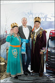 8 ноября 2018   Этнокультура и шаманы: как прошло открытие филиала дилерского центра Scania "АлтайСкан" в Бийске