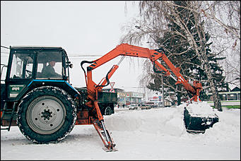 Снегопад в Барнауле    "Не выбирая места на ночлег, белыми стаями падает снег"