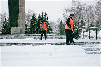Снегопад в Барнауле    "Не выбирая места на ночлег, белыми стаями падает снег"