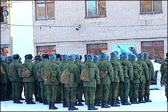 Барнаульские призывники отправились в президендский полк.    "Вернемся мужчинами"