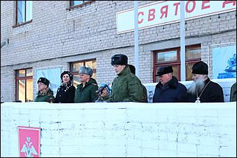 Барнаульские призывники отправились в президендский полк.    "Вернемся мужчинами"