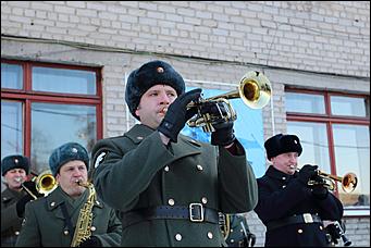 Барнаульские призывники отправились в президендский полк.    "Вернемся мужчинами"