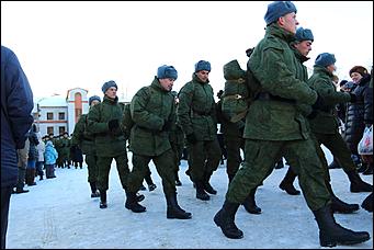 Барнаульские призывники отправились в президендский полк.    "Вернемся мужчинами"