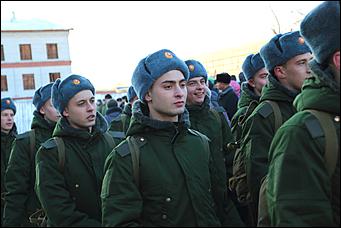 Барнаульские призывники отправились в президендский полк.    "Вернемся мужчинами"