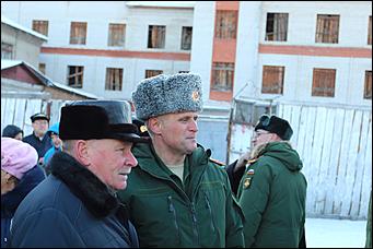 Барнаульские призывники отправились в президендский полк.    "Вернемся мужчинами"