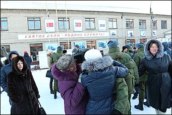Барнаульские призывники отправились в президендский полк.    "Вернемся мужчинами"
