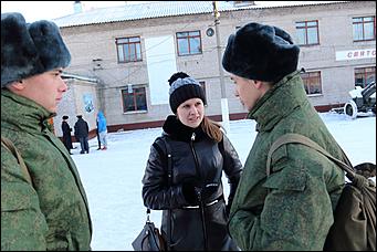Барнаульские призывники отправились в президендский полк.    "Вернемся мужчинами"