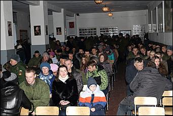 Барнаульские призывники отправились в президендский полк.    "Вернемся мужчинами"