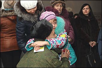 Барнаульские призывники отправились в президендский полк.    "Вернемся мужчинами"