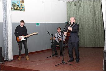 Барнаульские призывники отправились в президендский полк.    "Вернемся мужчинами"