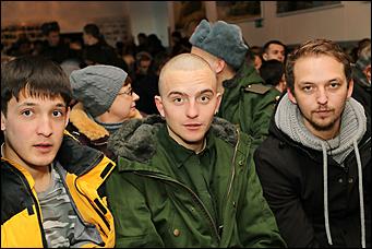 Барнаульские призывники отправились в президендский полк.    "Вернемся мужчинами"