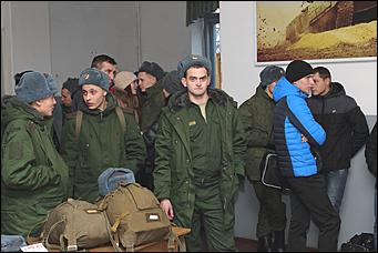 Барнаульские призывники отправились в президендский полк.    "Вернемся мужчинами"