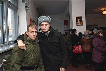 Барнаульские призывники отправились в президендский полк.    "Вернемся мужчинами"