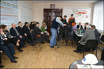 27 марта 2007 г., Барнаул   Выездное совещание городской администрации на Барнаульской ТЭЦ-2