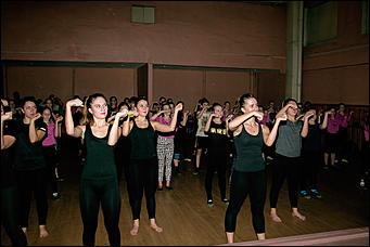 4 декабря 2015 г   Глухой участник шоу Танцы на ТНТ провел мастер-класс в Барнауле. Фото