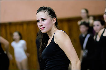 4 декабря 2015 г   Глухой участник шоу Танцы на ТНТ провел мастер-класс в Барнауле. Фото