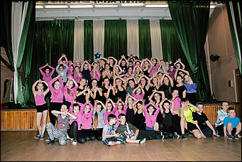 4 декабря 2015 г   Глухой участник шоу Танцы на ТНТ провел мастер-класс в Барнауле. Фото