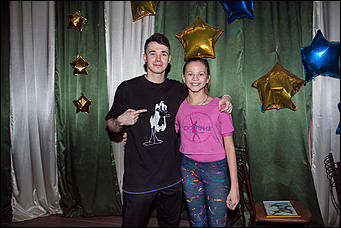 4 декабря 2015 г   Глухой участник шоу Танцы на ТНТ провел мастер-класс в Барнауле. Фото