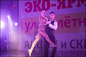 12 декабрь 2016 г., Барнаул © Амител Вячеслав Мельников   "Танцевальная сиеста". На ярмарке ВДНХ прошел праздник танца