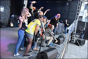 18 сентябрь 2015 г., Барнаул Праздник «Tele2 зажигает свет мобильных перемен» в Барнауле