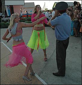 30 июля 2006 г., с. Шелаболиха   Концерт группы "Тутси"