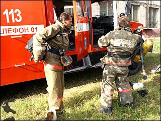 27 сентября 2006 г., Барнаул   Пожарно-тактические учения в главном корпусе АлтГТУ