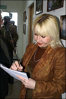 15 февраля 2007 г., Барнаул   В Барнауле открылась фотовыставка "Березовые песни", посвященная 70-летию Алтайского края