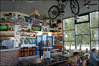 20 сентября 2018 года   "Сосед, заходи на обед": Как прошло открытие новой закусочной "Вобла"