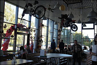 20 сентября 2018 года   "Сосед, заходи на обед": Как прошло открытие новой закусочной "Вобла"