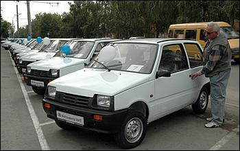 3 сентября 2006 г., Барнаул   Вручение автомобилей "Ока" ветеранам ВОВ