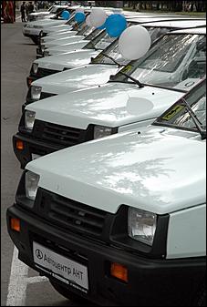3 сентября 2006 г., Барнаул   Вручение автомобилей "Ока" ветеранам ВОВ