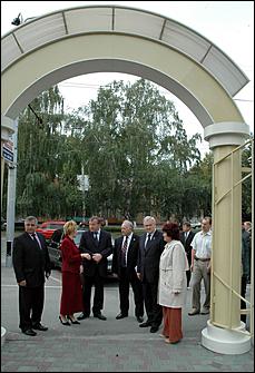 3 сентября 2006 г., Барнаул   Вручение автомобилей "Ока" ветеранам ВОВ