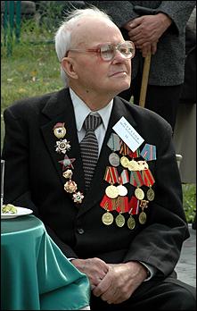 3 сентября 2006 г., Барнаул   Вручение автомобилей "Ока" ветеранам ВОВ