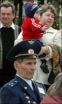 3 сентября 2006 г., Барнаул   Вручение автомобилей "Ока" ветеранам ВОВ