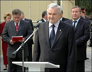 3 сентября 2006 г., Барнаул   Вручение автомобилей "Ока" ветеранам ВОВ