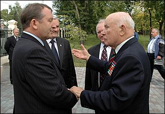 3 сентября 2006 г., Барнаул   Вручение автомобилей "Ока" ветеранам ВОВ