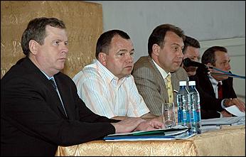 2 июня 2006 г. с. Ребриха   <P>Выездное заседание АРО ПП "Единая Россия"</P>