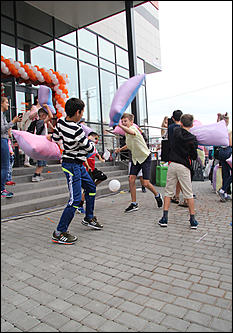 25 августа 2018 года   Барнаульцы радостно встретили новую "Зарю"