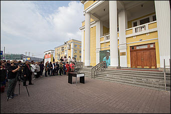 24 сентябрь 2016 г., Барнаул   Необычный "Ревизор" и перформанс: показываем самые интересные моменты первого дня золотухинского фестиваля