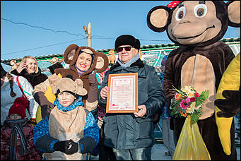 Самая долгожданная свадьба 2016 года   В Барнауле прошла первая свадьба в мире среди макак. Как это было? Смотрим фоторепортаж с места событий. 