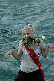 24 май 2016 г., Барнаул   Мокрая девочка танцует: фотоподборка выпускников в фонтанах