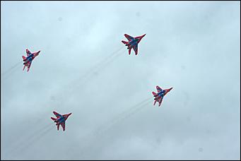 4 сентябрь 2015 г., Барнаул   Тренировочный полет пилотажной группы "Стрижи".