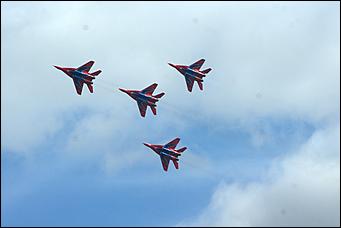 4 сентябрь 2015 г., Барнаул   Тренировочный полет пилотажной группы "Стрижи".