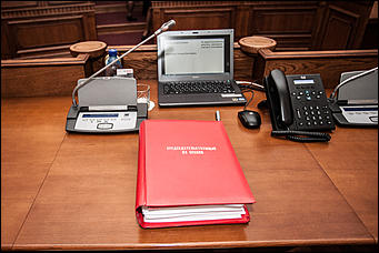 27 октябрь 2016 г., Барнаул  © Амител Вячеслав Мельников   В АКЗС раздали депутатские "корочки" и значки